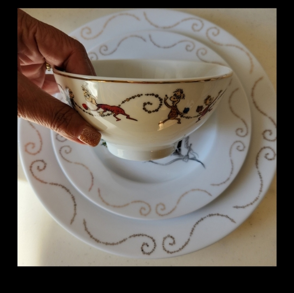 The Grinch 3 piece dinnerware set